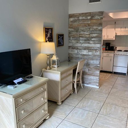 Hideaway Waterfront Resort Cape Coral Extérieur photo