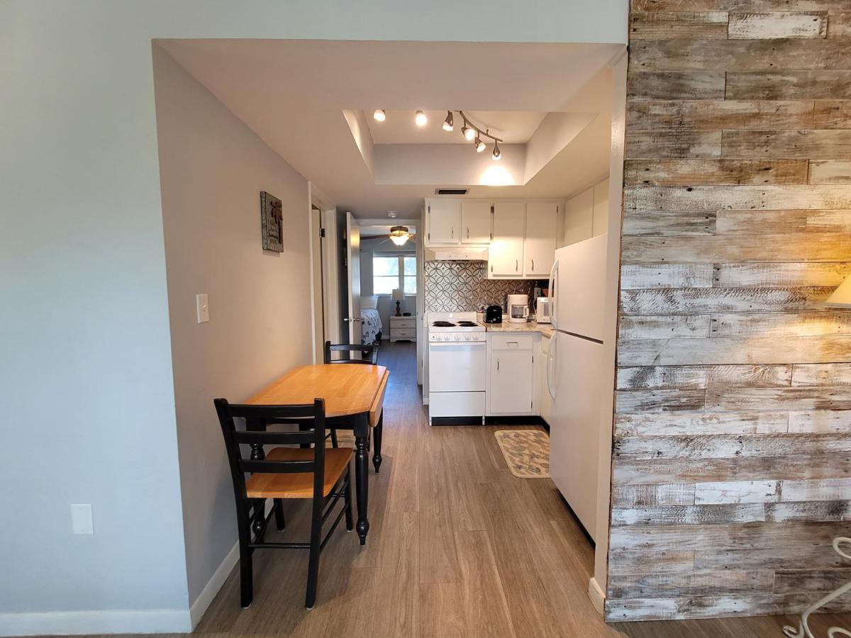 Hideaway Waterfront Resort Cape Coral Extérieur photo