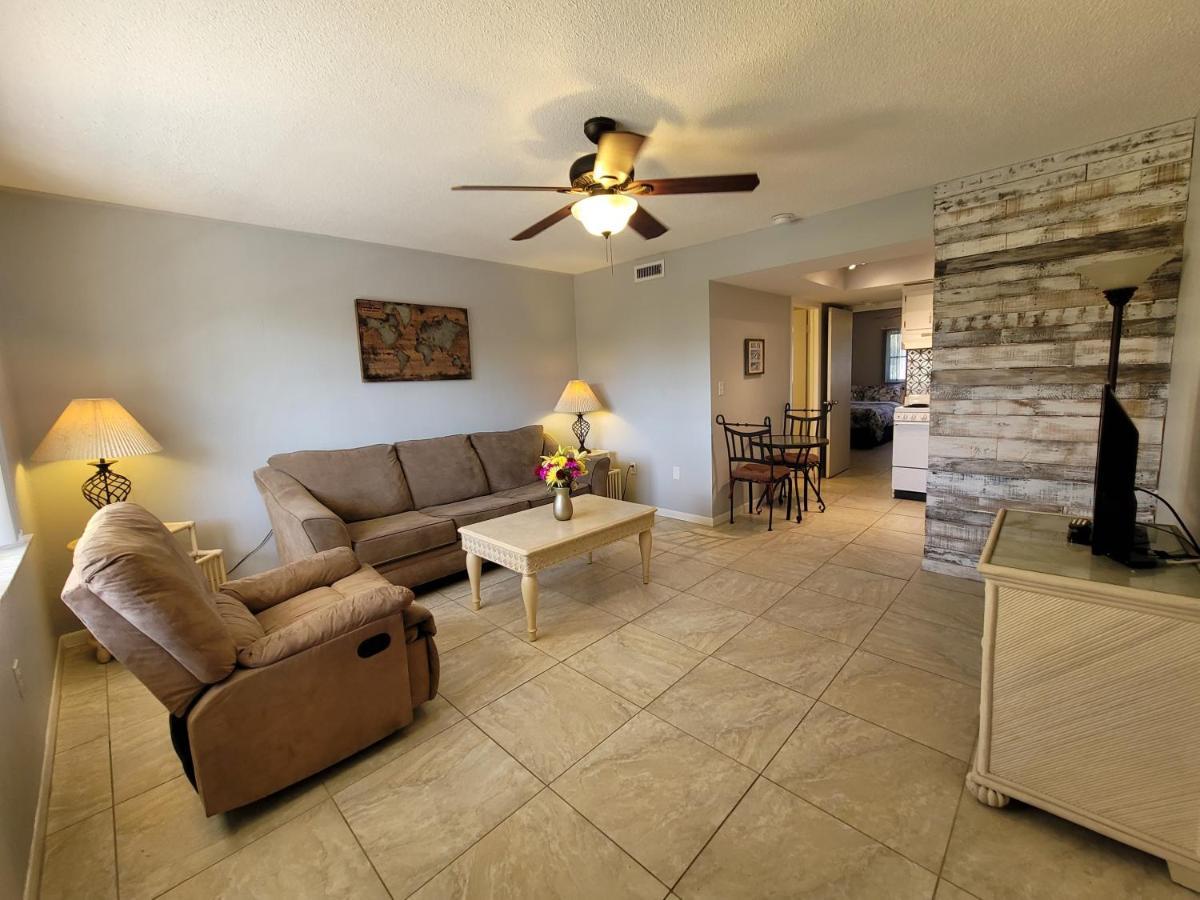 Hideaway Waterfront Resort Cape Coral Extérieur photo