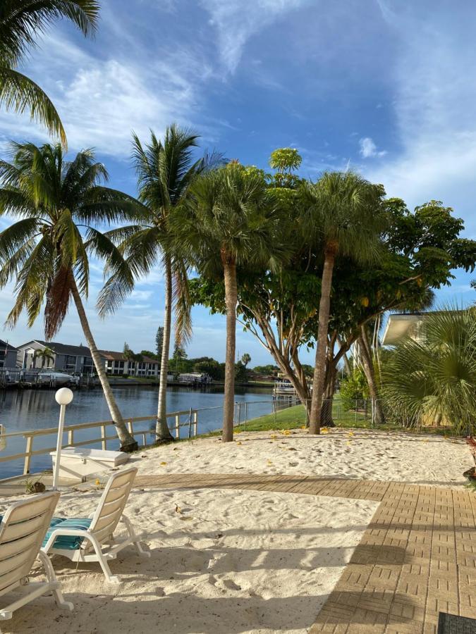 Hideaway Waterfront Resort Cape Coral Extérieur photo