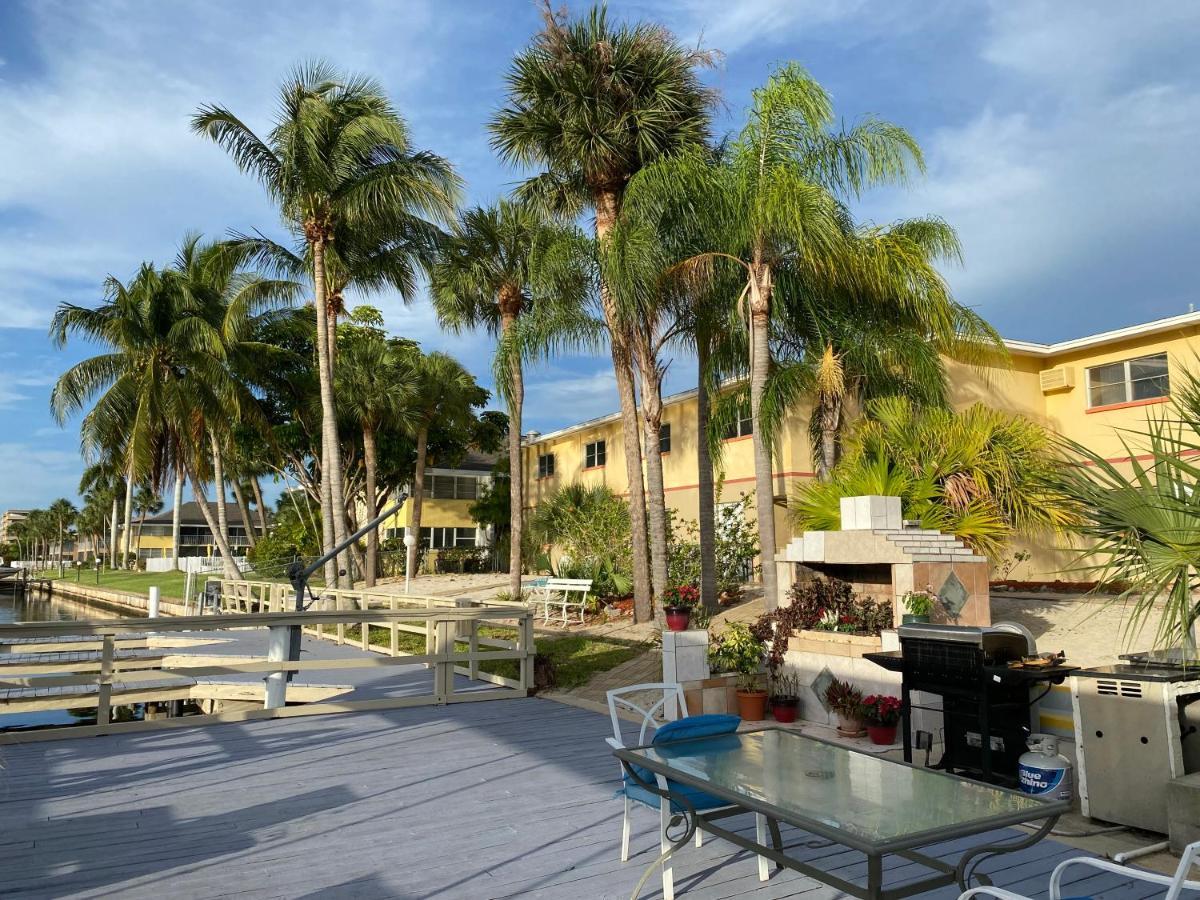 Hideaway Waterfront Resort Cape Coral Extérieur photo