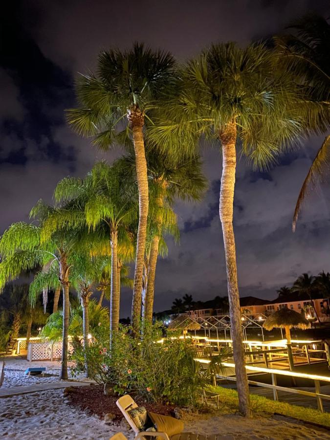 Hideaway Waterfront Resort Cape Coral Extérieur photo