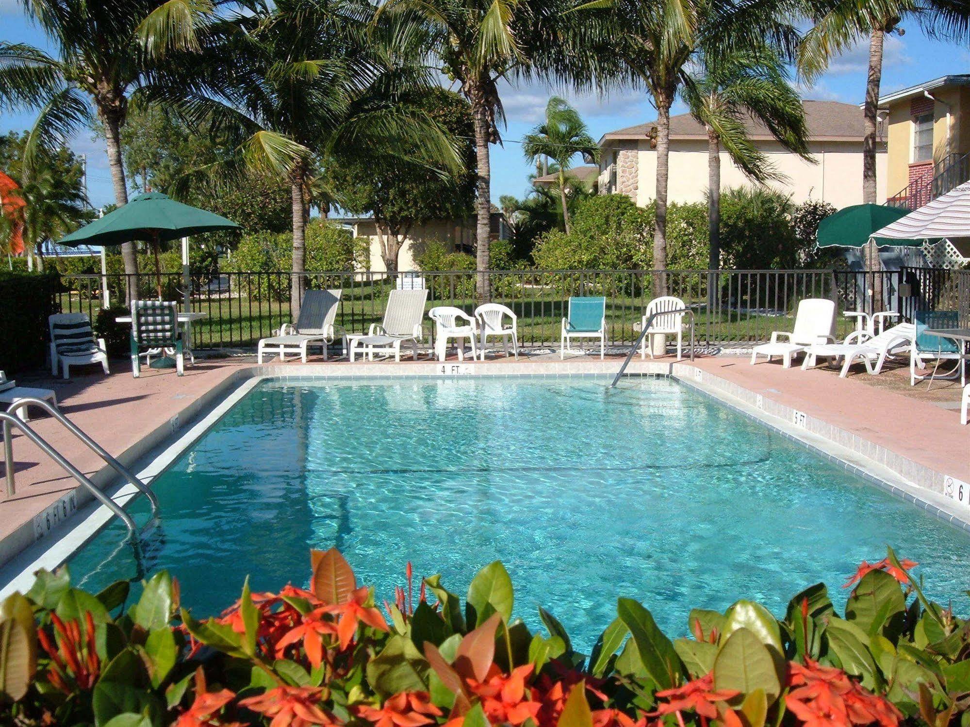 Hideaway Waterfront Resort Cape Coral Extérieur photo