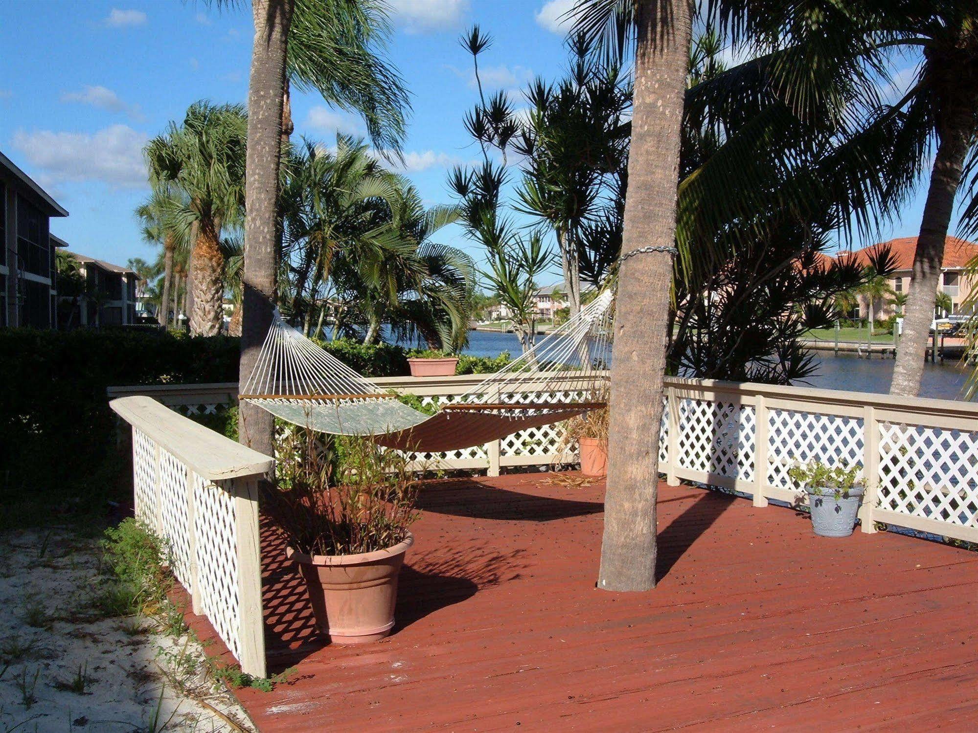 Hideaway Waterfront Resort Cape Coral Extérieur photo